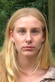 Zita Windey as Ellen