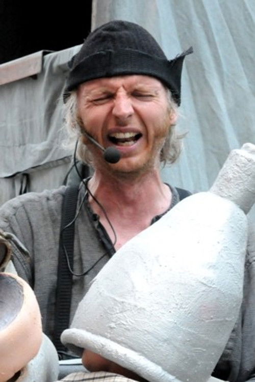 Gert Dupont as Trol Lili (poppenspeler)