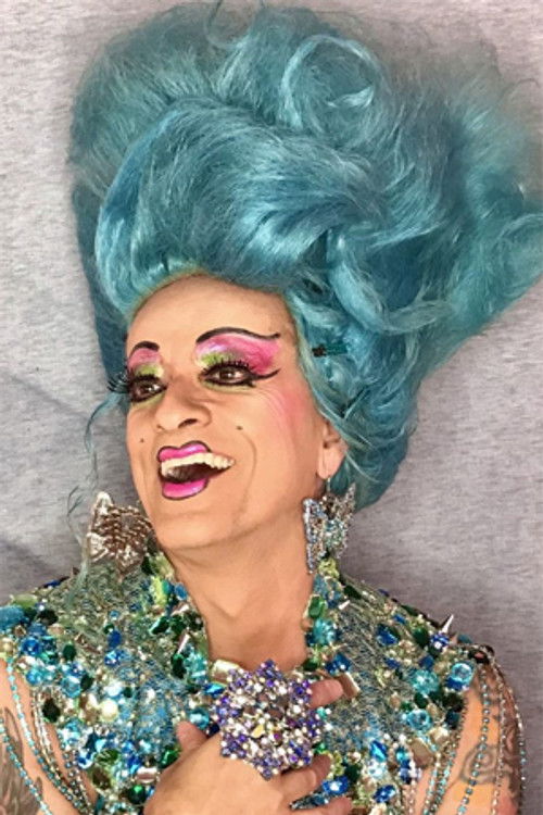 Mado Lamotte as Self