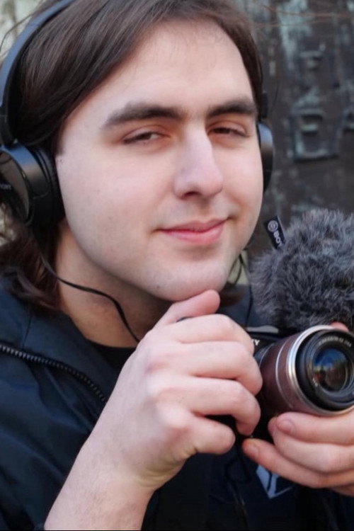 Ben McGuinness as Frisbee player #2