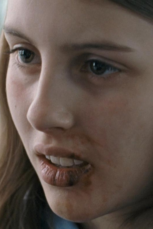 Ella Solgaard as Sara