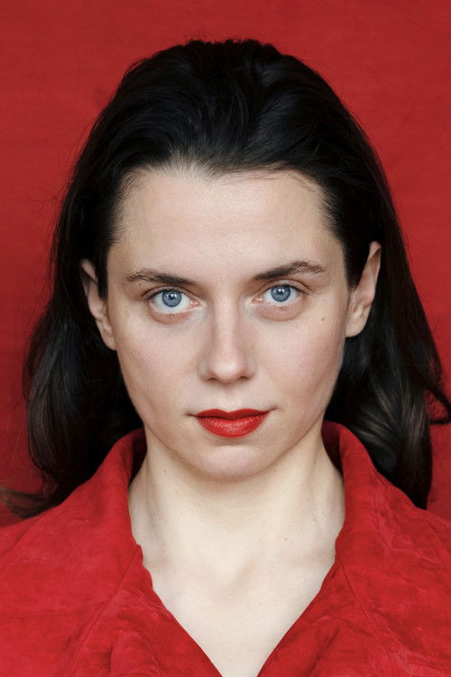 Nina-Maria Wyss as Elena