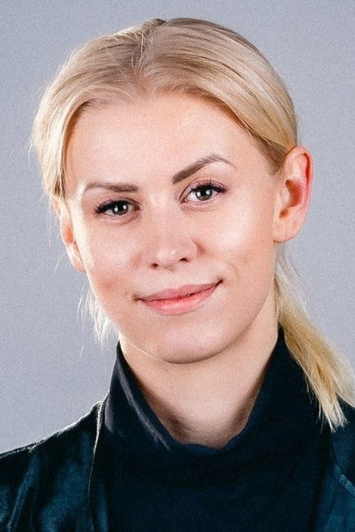 Eeva Esse-Sõõrumaa as Radio Show Host