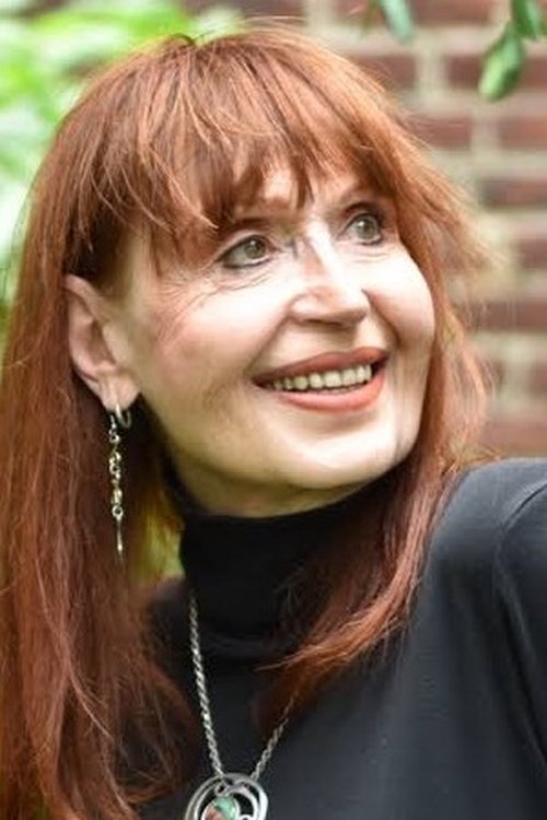 Elizabeth Coffey as Earnestine