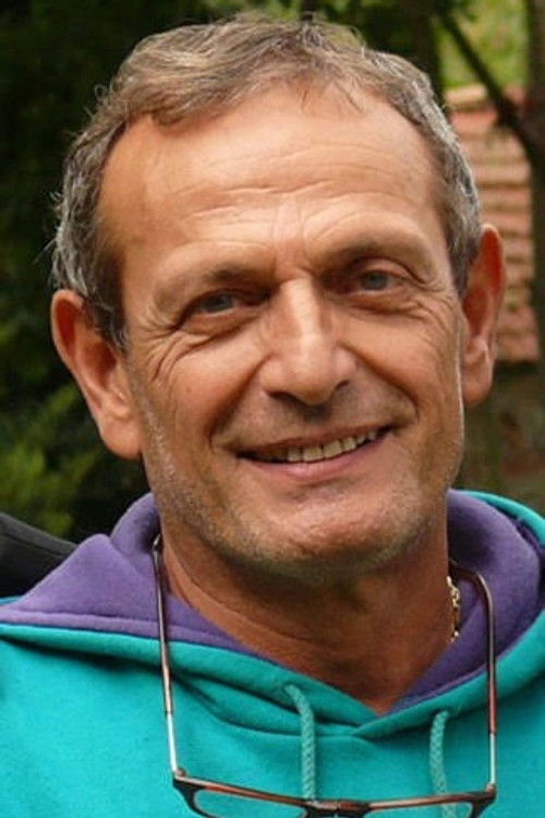 Kunt Tulgar as Tekin / Superheld "Copperhead"