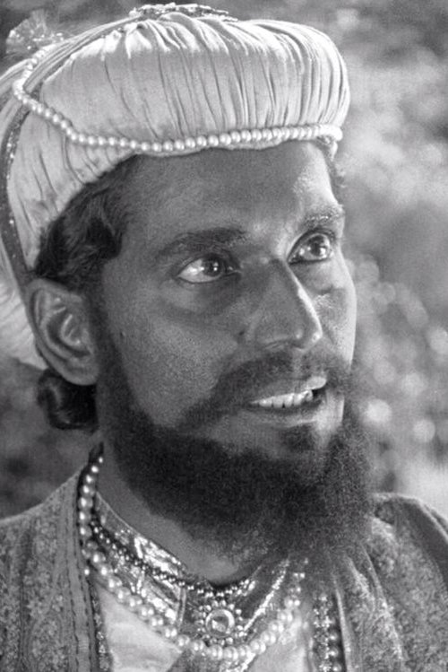 Charu Roy as King Ranjit