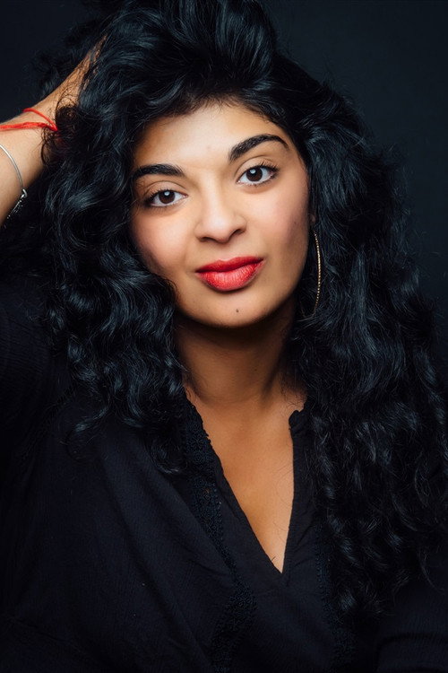 Chanaël Meïmoun as Prashi