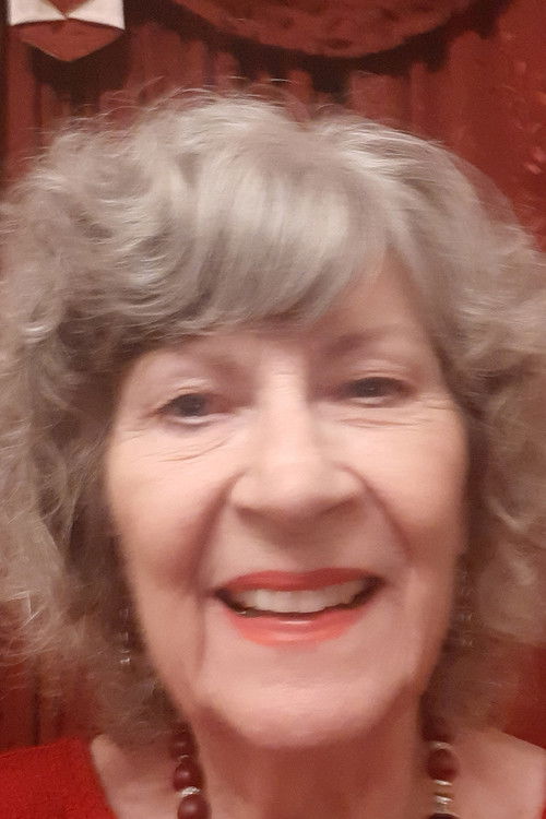 Marianne Price as Bus conductress