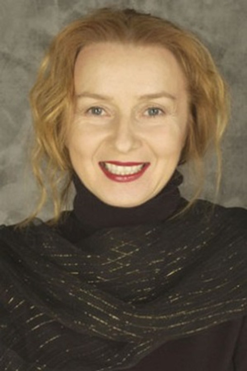 Halina Rasiakówna as mieszkanka kamienicy