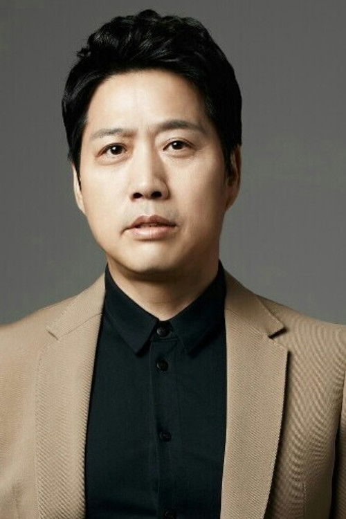 Choi Jong-nam as Park Du Sik [President]