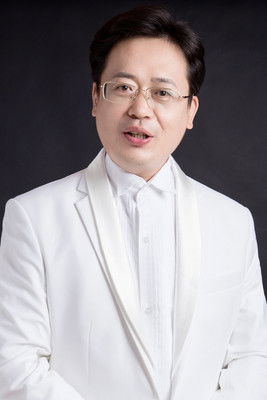 Xu Mingzhe as Horseshoe Professor