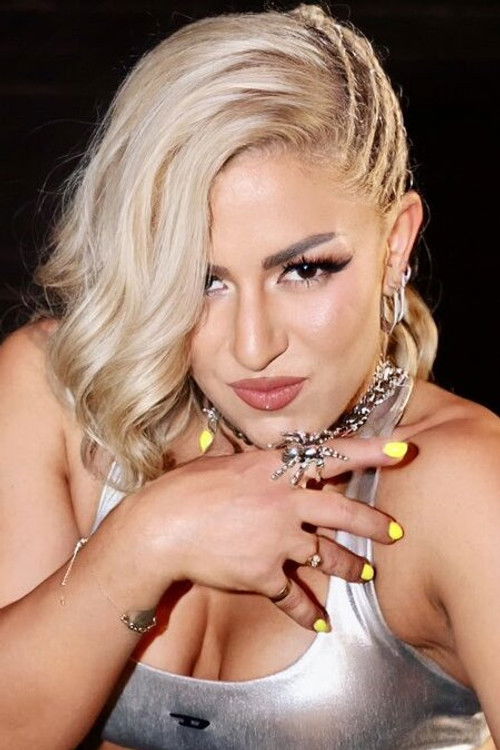 Thekla Kaischauri as Thekla