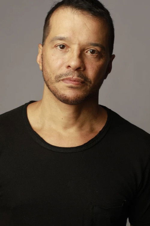 Paulo Ribeiro as Dias (Jovem)