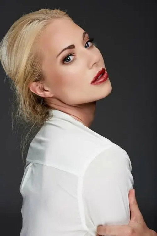 Danielle Chuchran as Marianne Dashwood