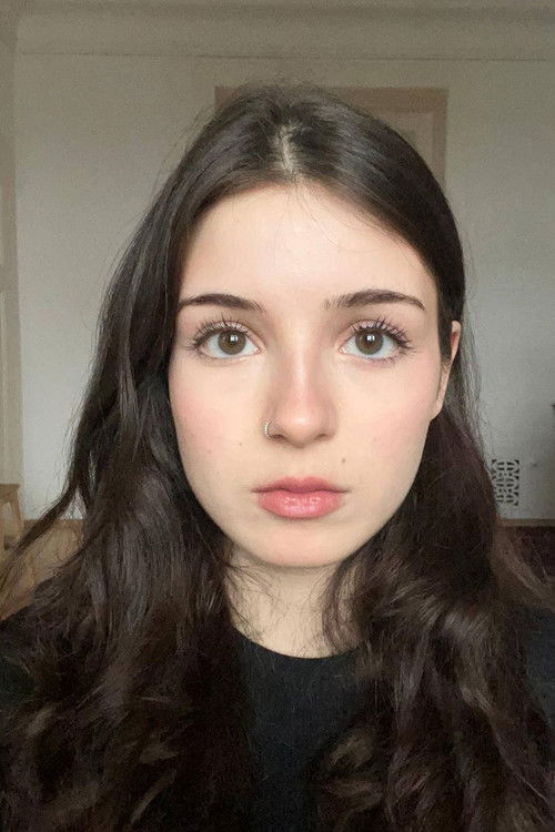 Alrun Juman Göttmann as Mara