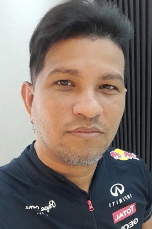 Marcos Maderito as Self