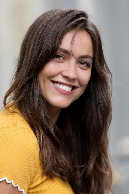 Sophia Sommer as Karin