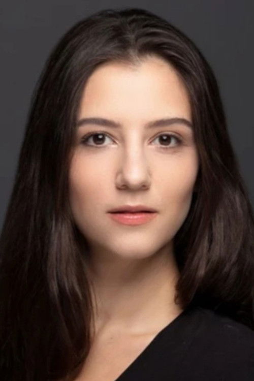 Ezgi Ulusoy as Güllü Çetin
