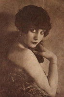 Celia Gámez as Áurea Diamantina
