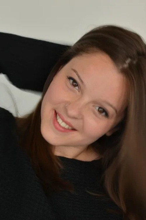 Paula Pier as Dependienta