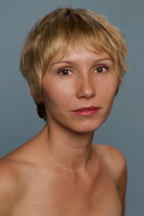 Dinara Drukarova as Marie