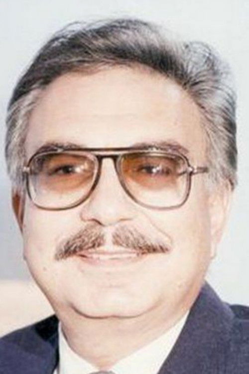 Mahmoud Abu Zaid as المدير