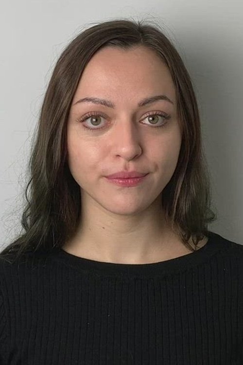 Bella Klaus as Tourist (uncredited)