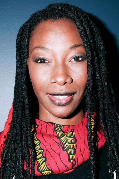 Fatoumata Diawara as Singer