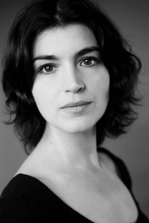 Claire Garvey as Kelly