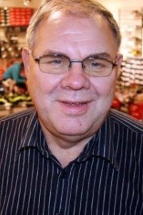 Asle Myrvoll as Lars