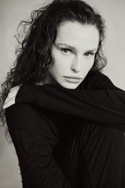 Maidê Mahl as Giovana