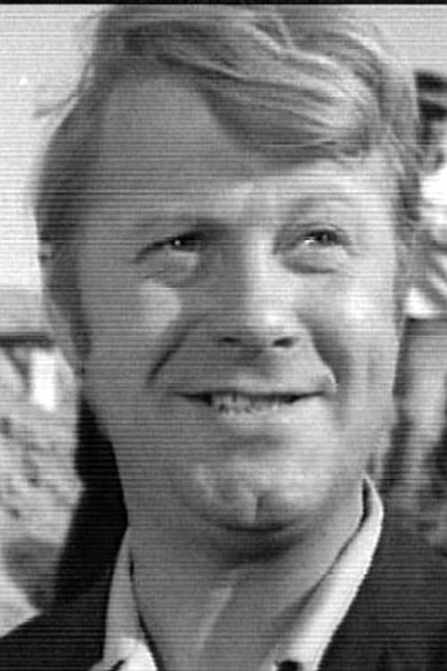 Anatoly Vedenkin as боцман Анатолий Анатольевич Рыжухин