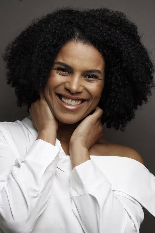 Priscila Maria as Dra. Julia