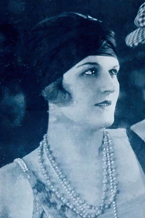 Henriette Delannoy as Baronne Wurtz