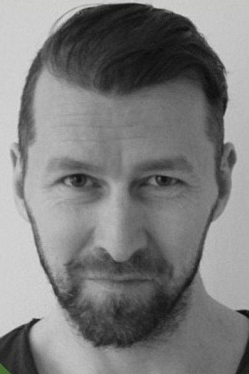 Henrik Silas Bering Winther as Danser