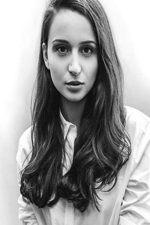 Iulia Ciochină as Vanzatoare