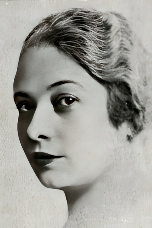 Charlotte Clasis as La grand-mère