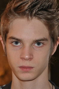 Leonard Proxauf as Felix