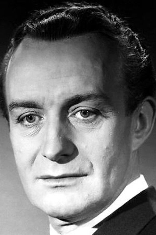 Martin Hansen as Dr. Tvede