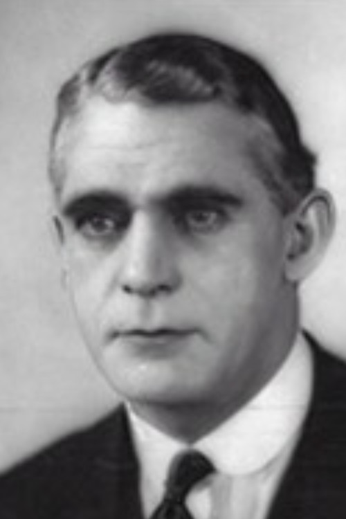 Fred Paul as Nayland Smith