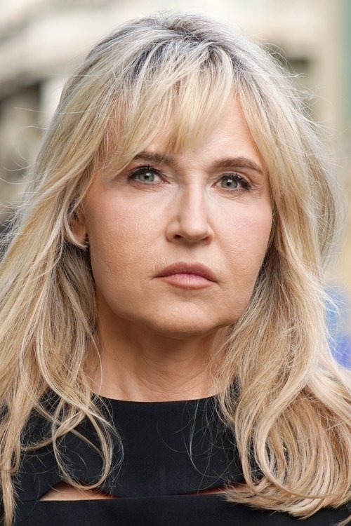 Anica Dobra as Suzanne