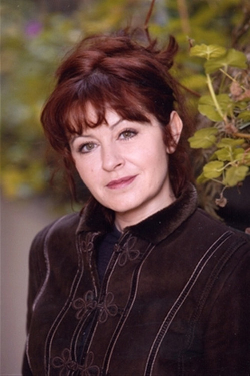 Nathalie Cerda as Solange