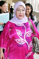 Azean Irdawaty as Ribut