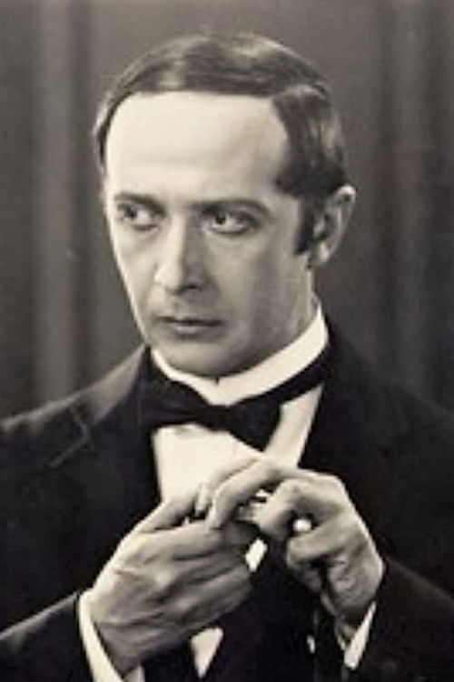 Nicholas Soussanin as 'Lindy' Lindstrom