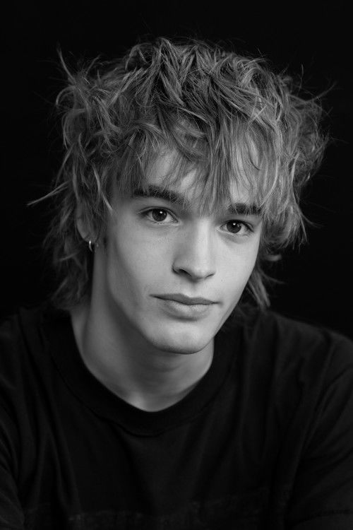 Mitchell Wray as Carlos