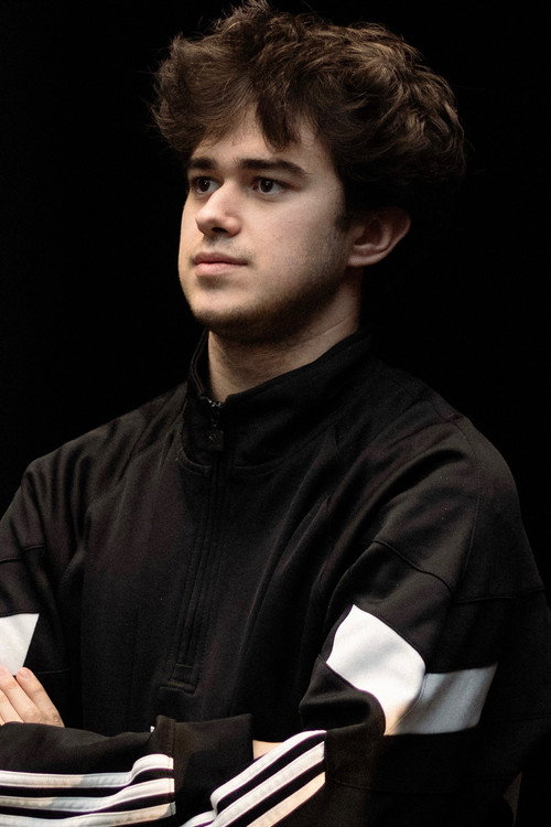 Eloi R.J. as hacia falta 4 personajes para que saliera en TMDB