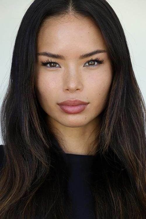 Jade Coatsworth as Julie