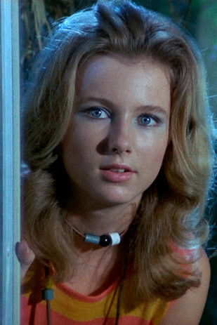 Ely Galleani as Ragazza americana