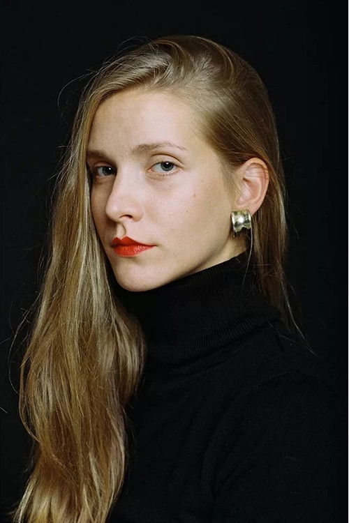 Jelena Tjapkin as Ena