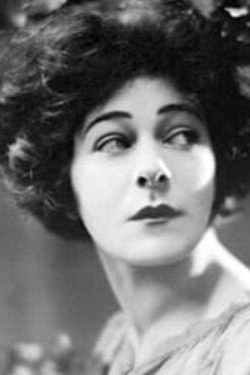 Bleuette Bernon as Phoebe déesse de la Lune